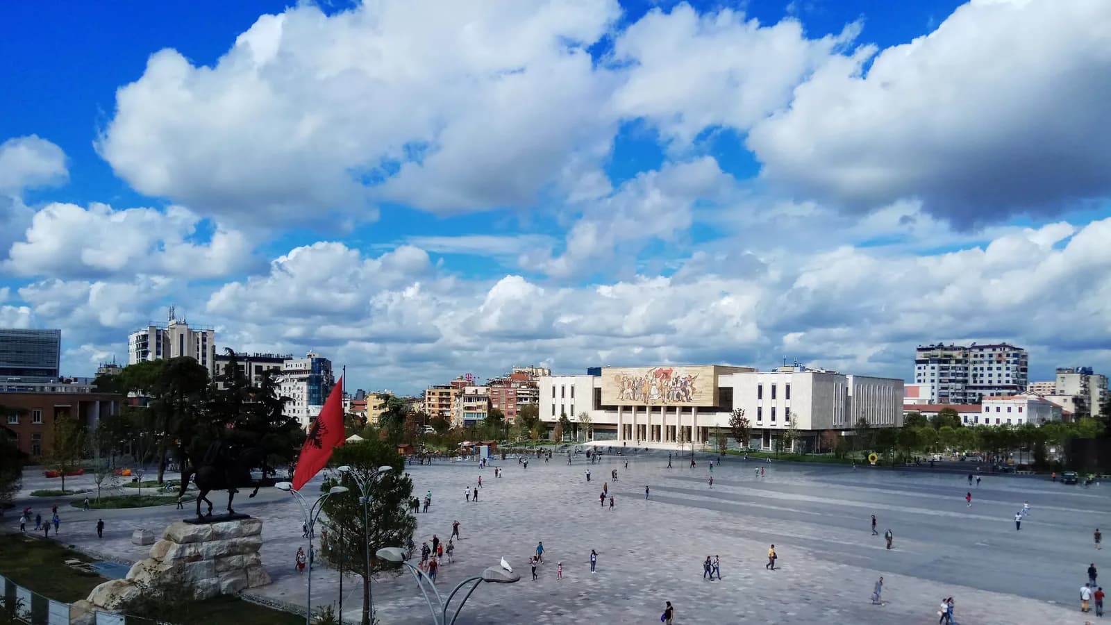 Pemandangan Tirana