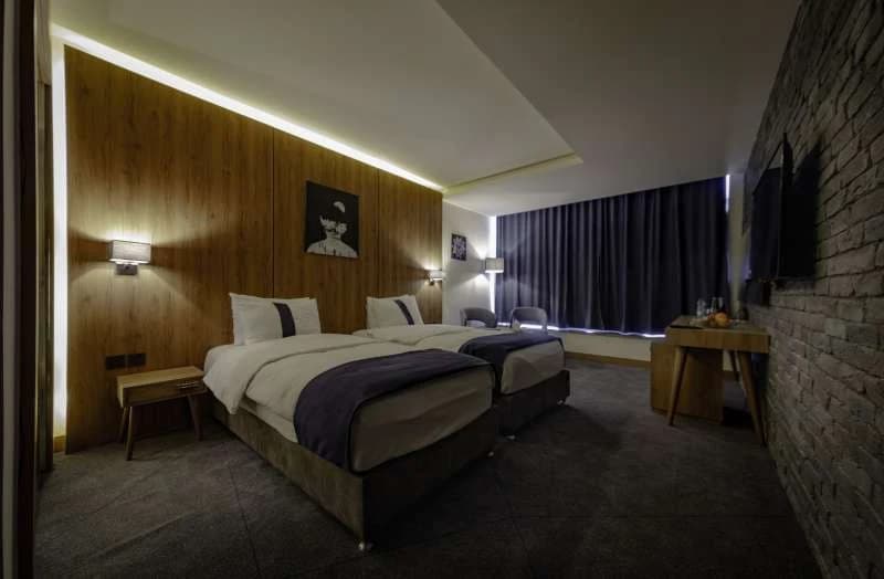 Penginapan Monarch Hotel